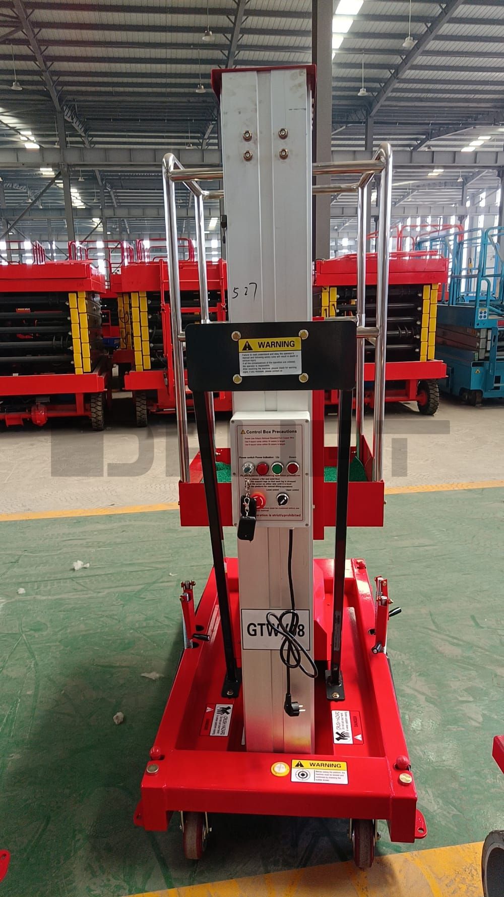 Single mast Aluminum Alloy Lift Platform 2