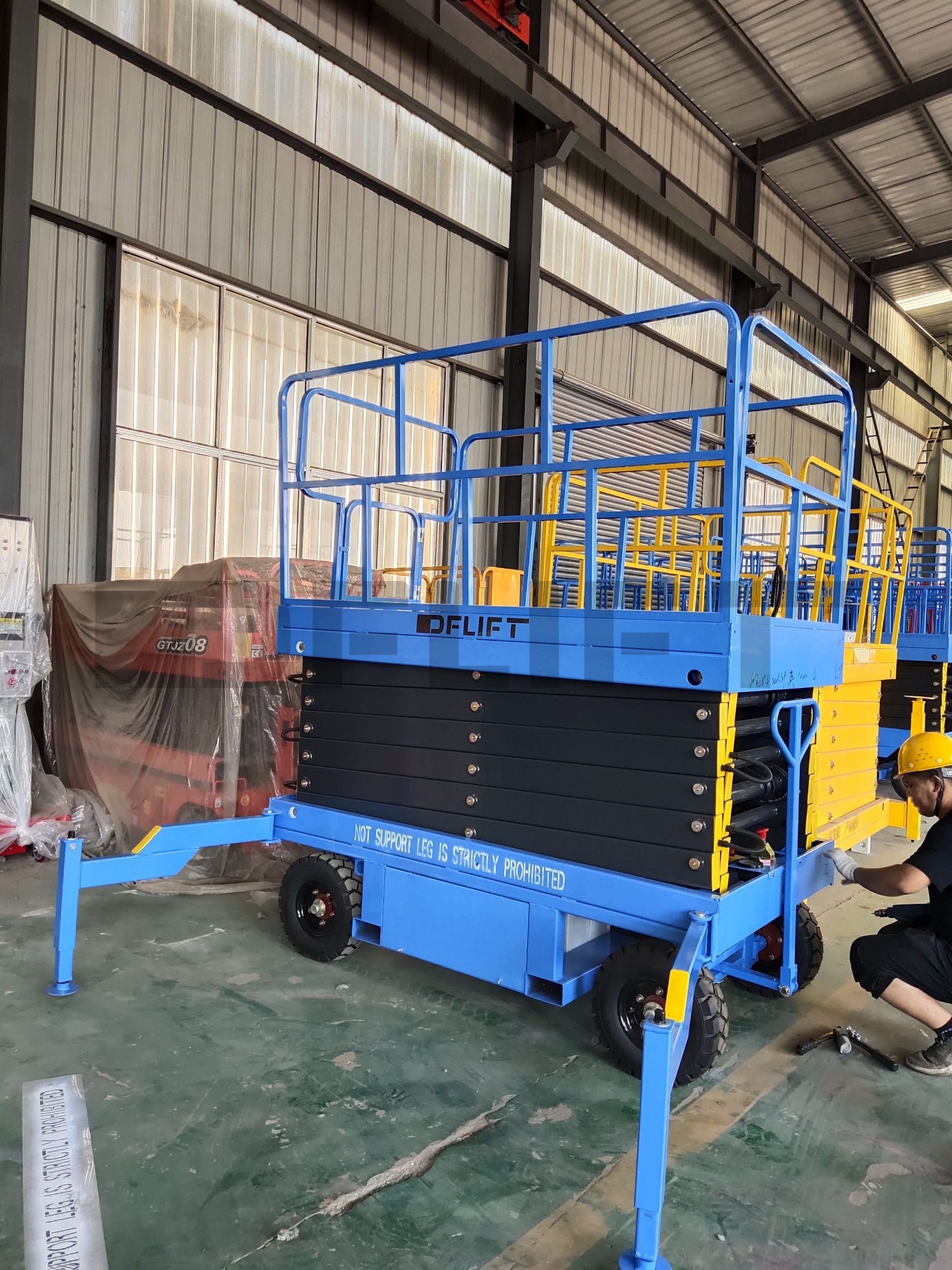 Towable scissor lift 2 1 scaled e1724395867810