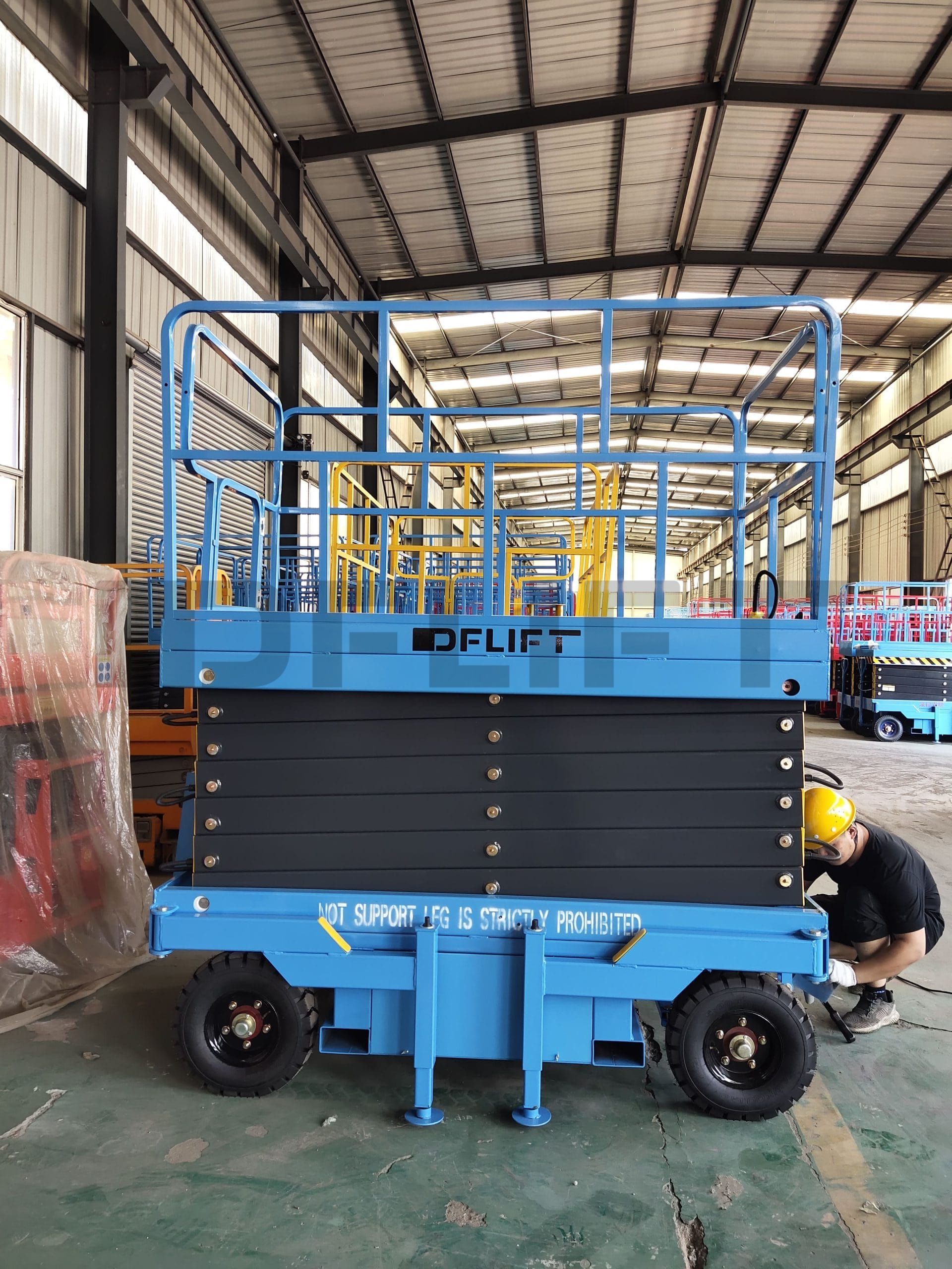 Towable scissor lift 3 scaled e1724395929602