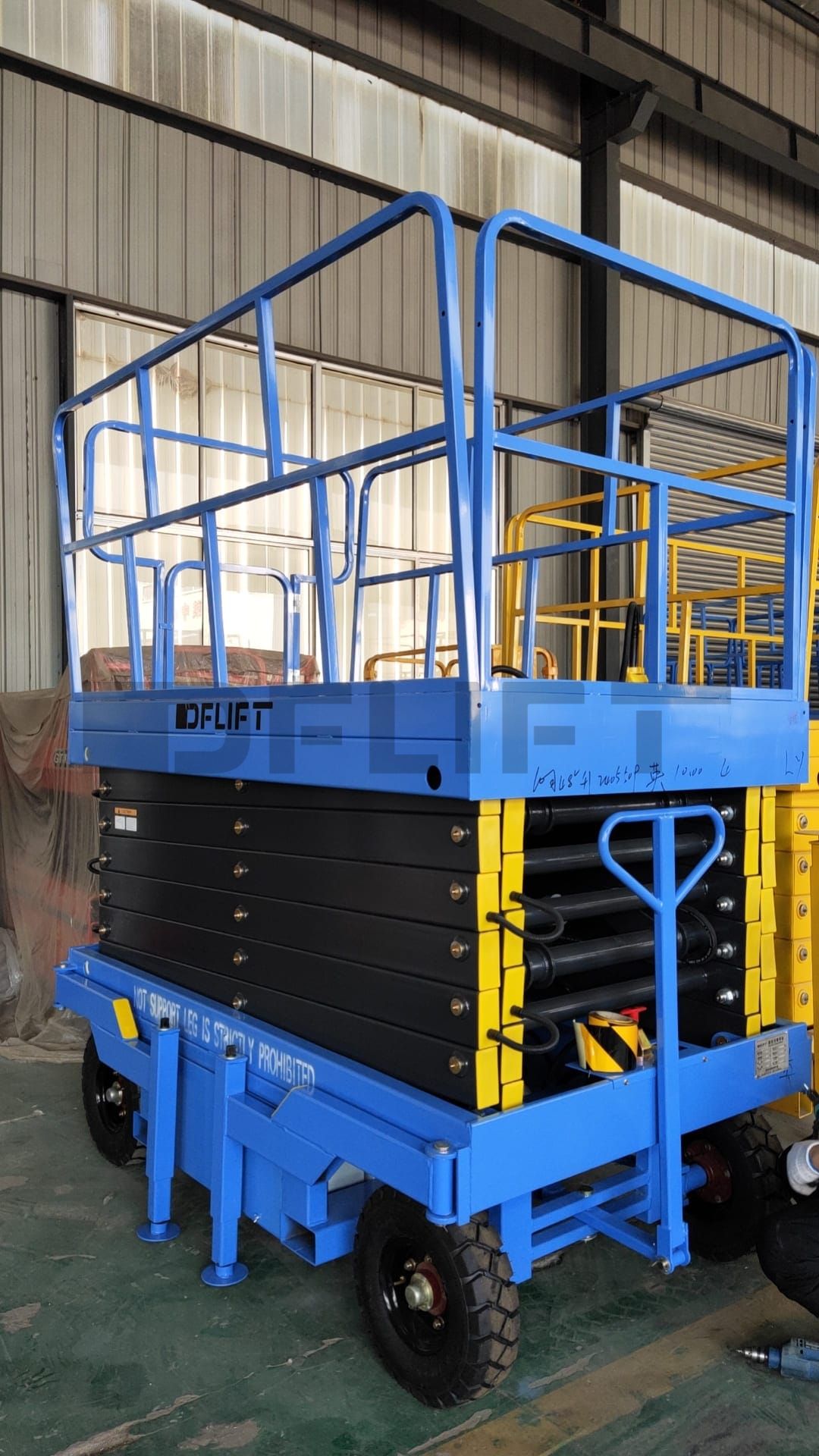 Towable scissor lift 4