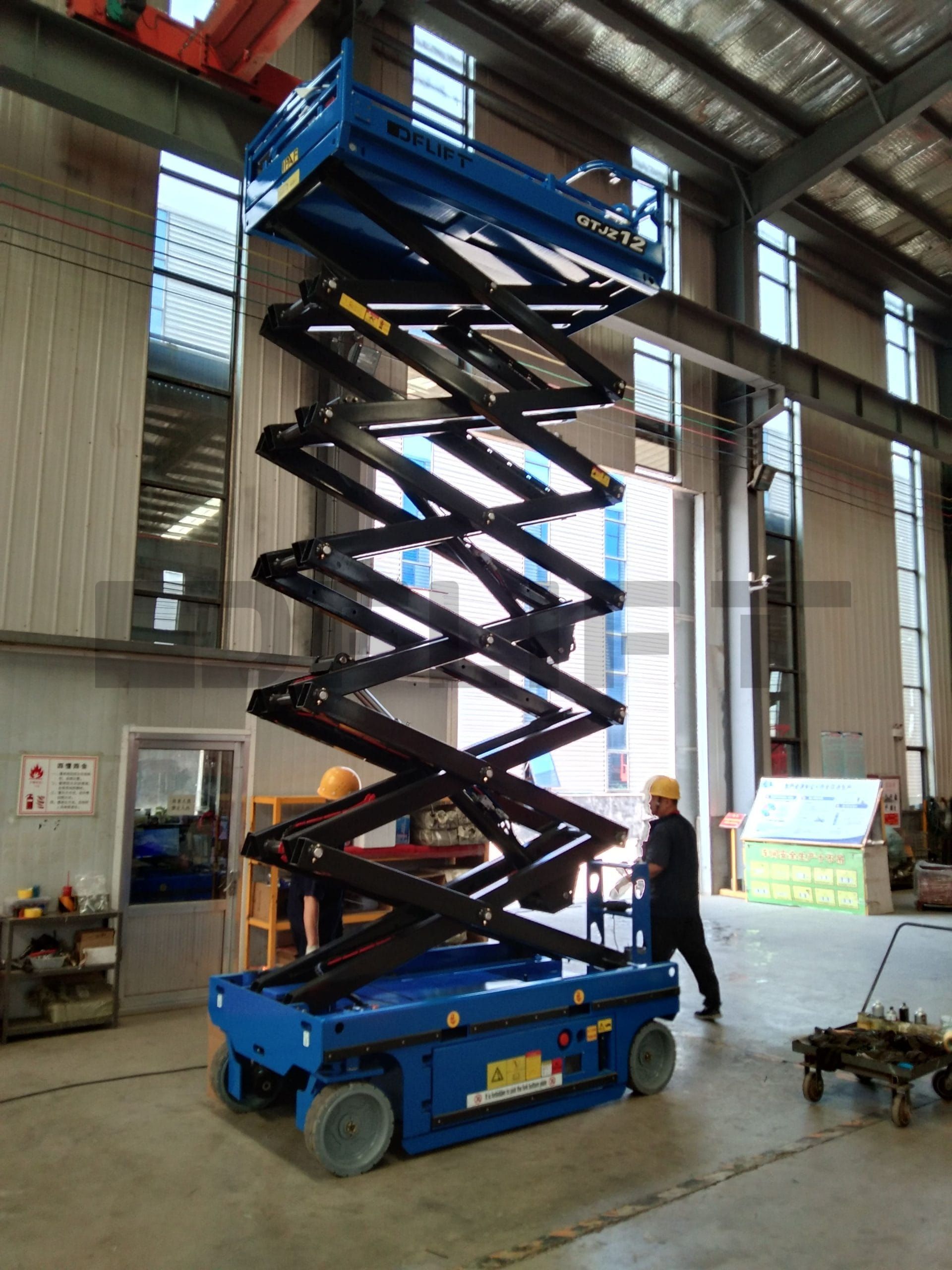 Self propelled scissor lift  scaled