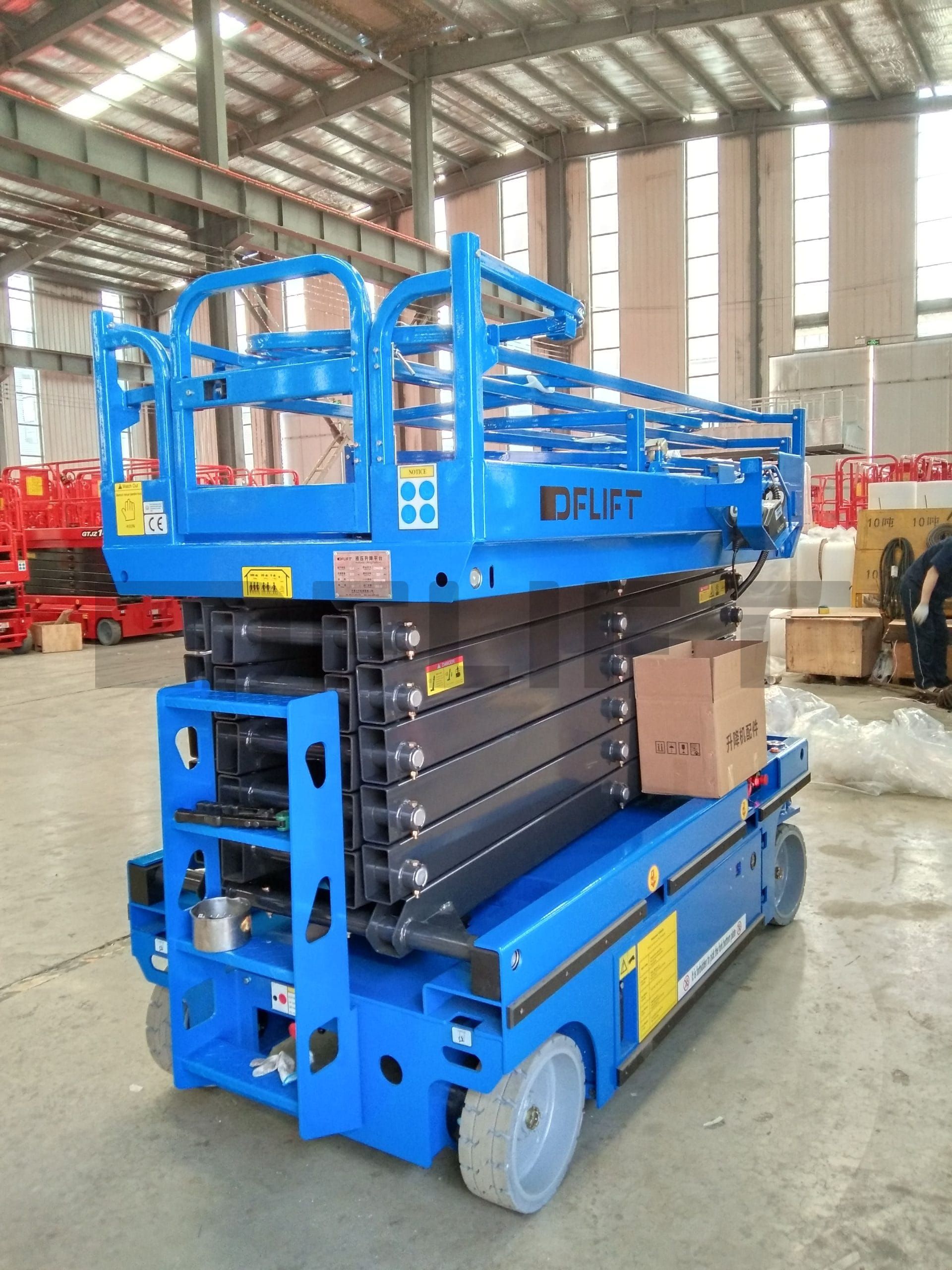 Naka-scale ang self-propelled scissor lift