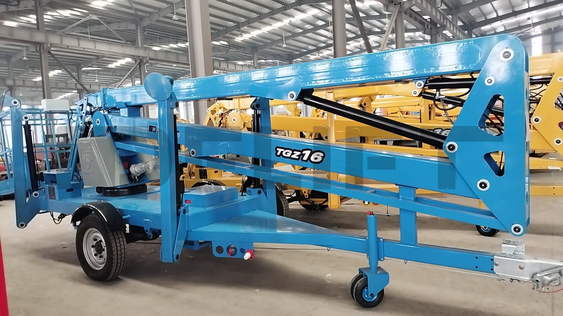 Towable boom lift