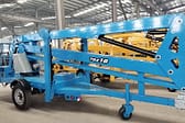 Towable boom lift