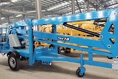 Towable boom lift