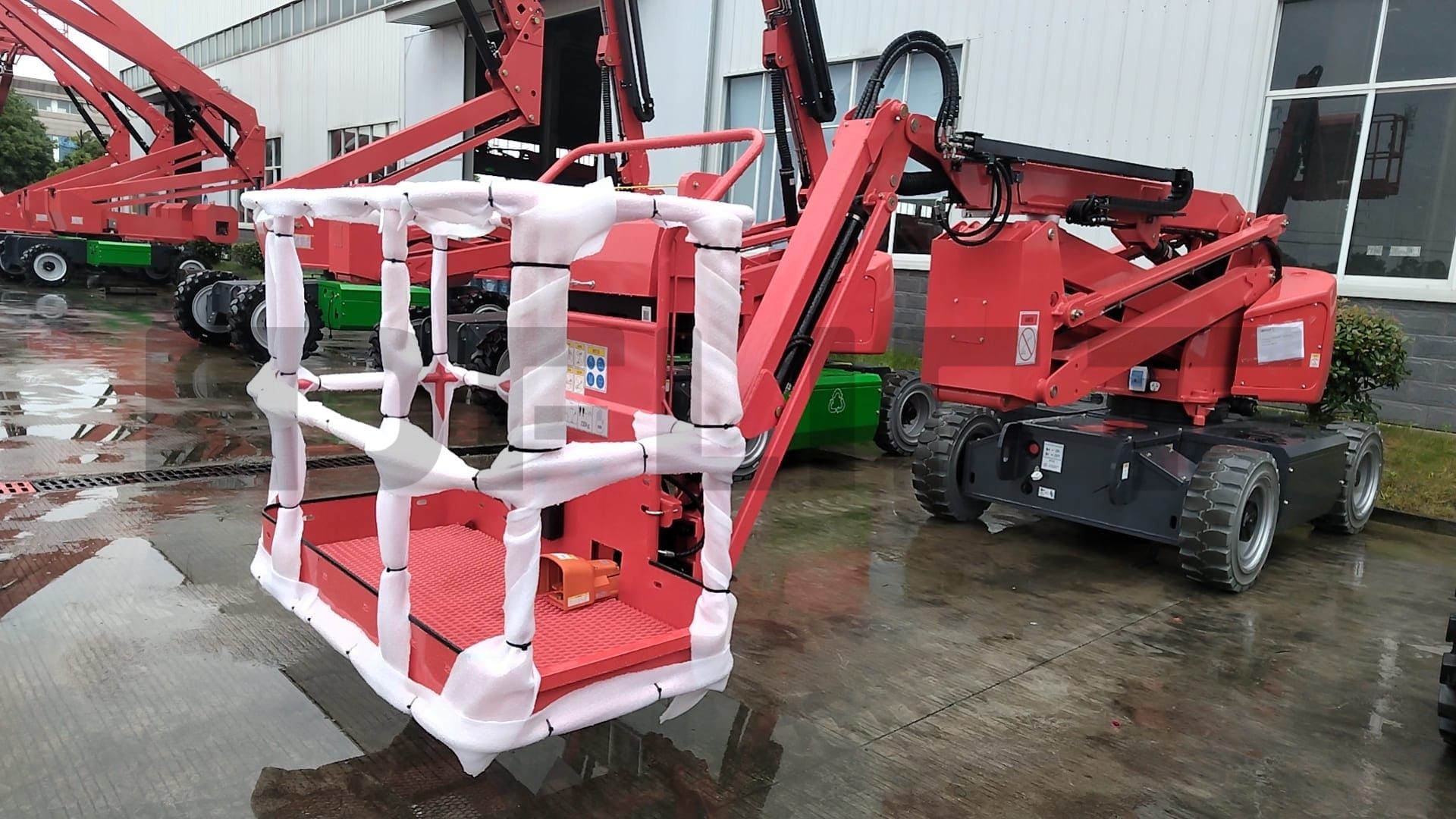 Articulated boom lift 3