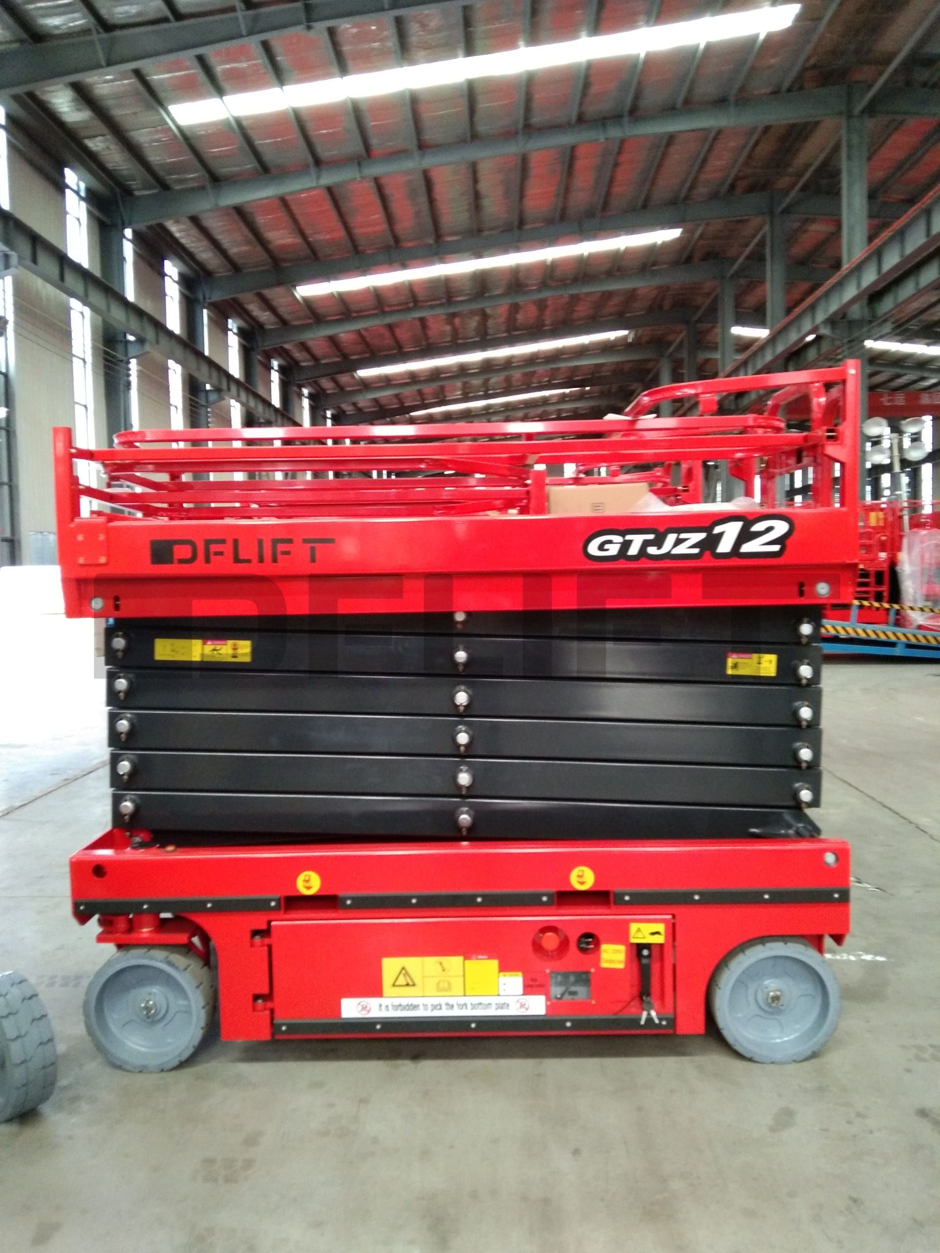 Self propelled scissor lift 4 scaled