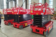 Self propelled scissor lift scaled