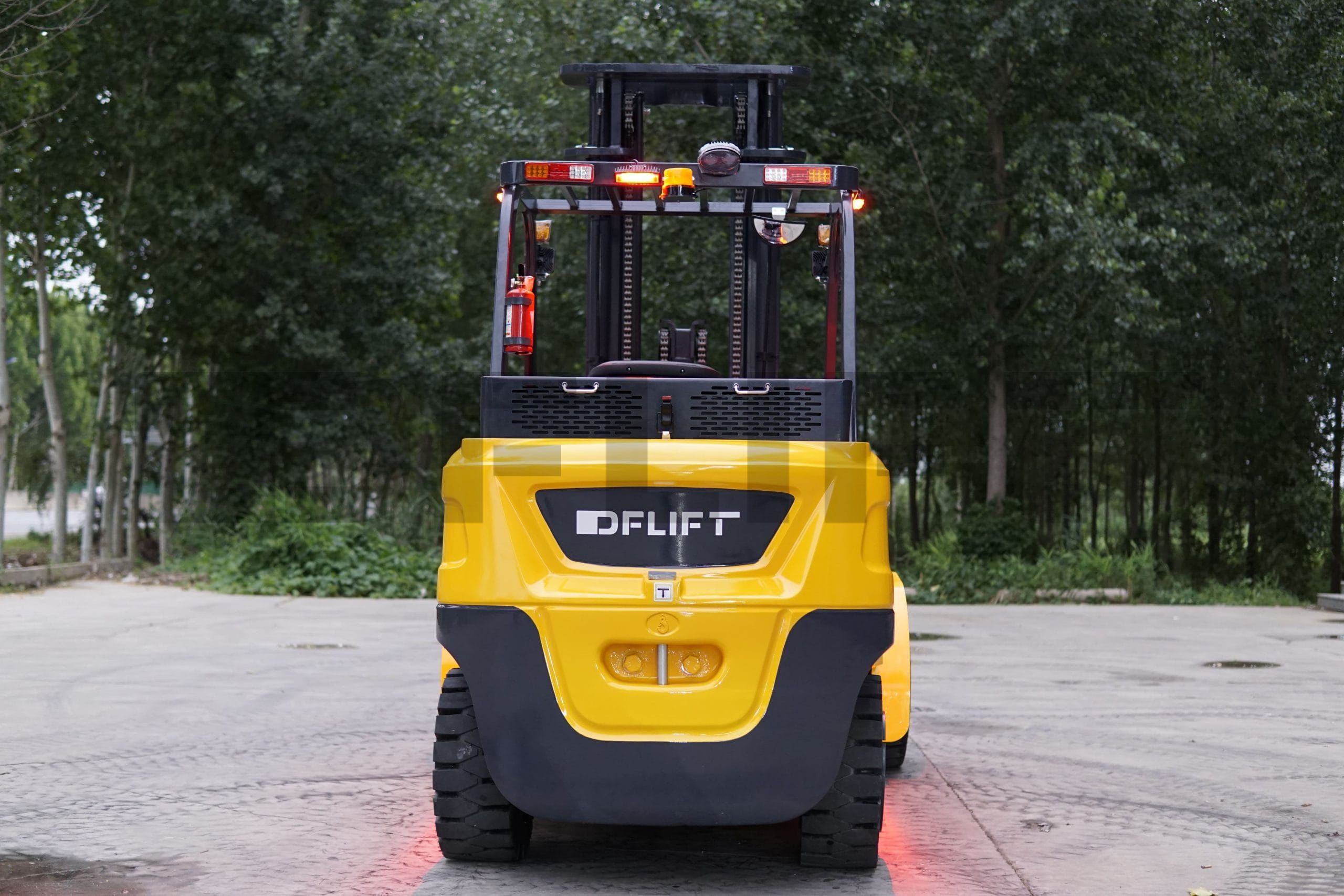 Naka-scale ang 4 Wheel Electric Forklift