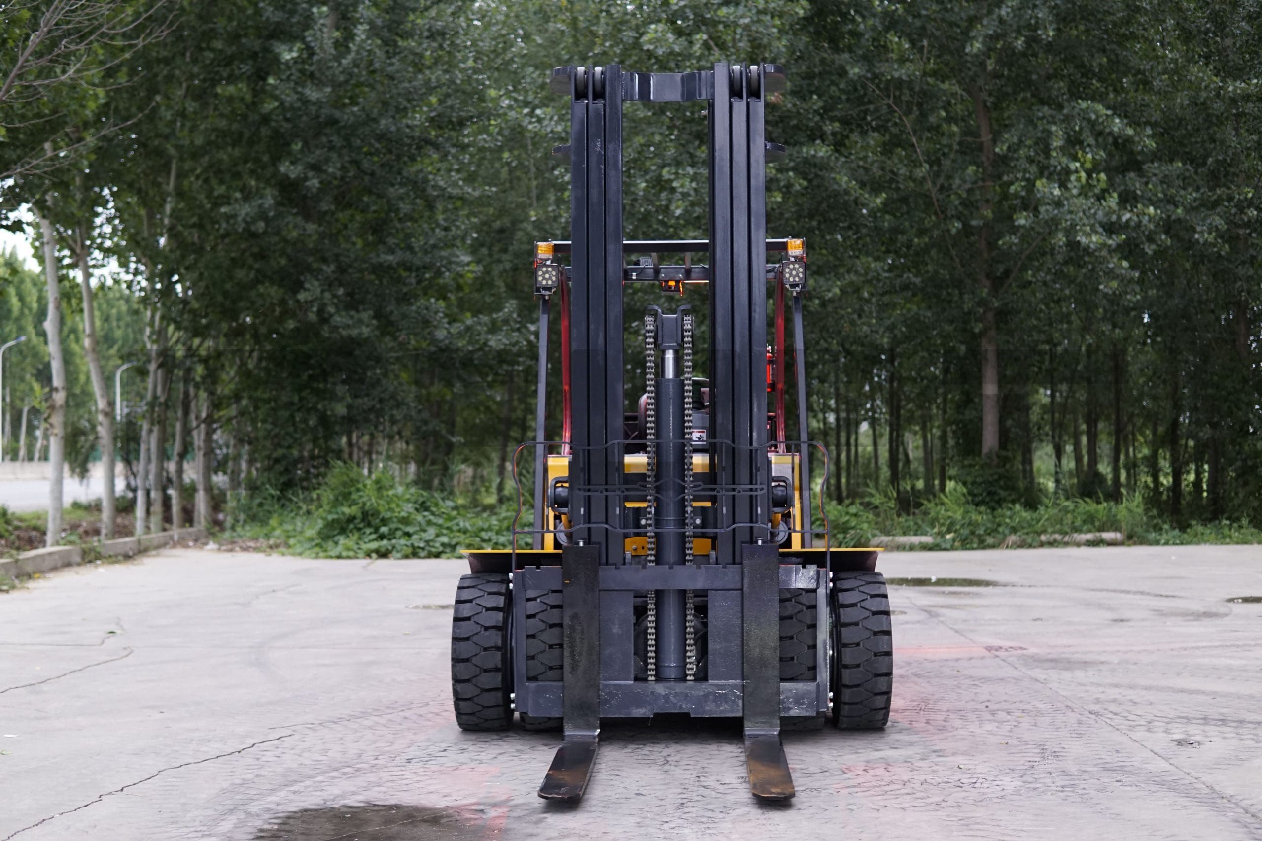 Electric Forklift 1 naka-scale