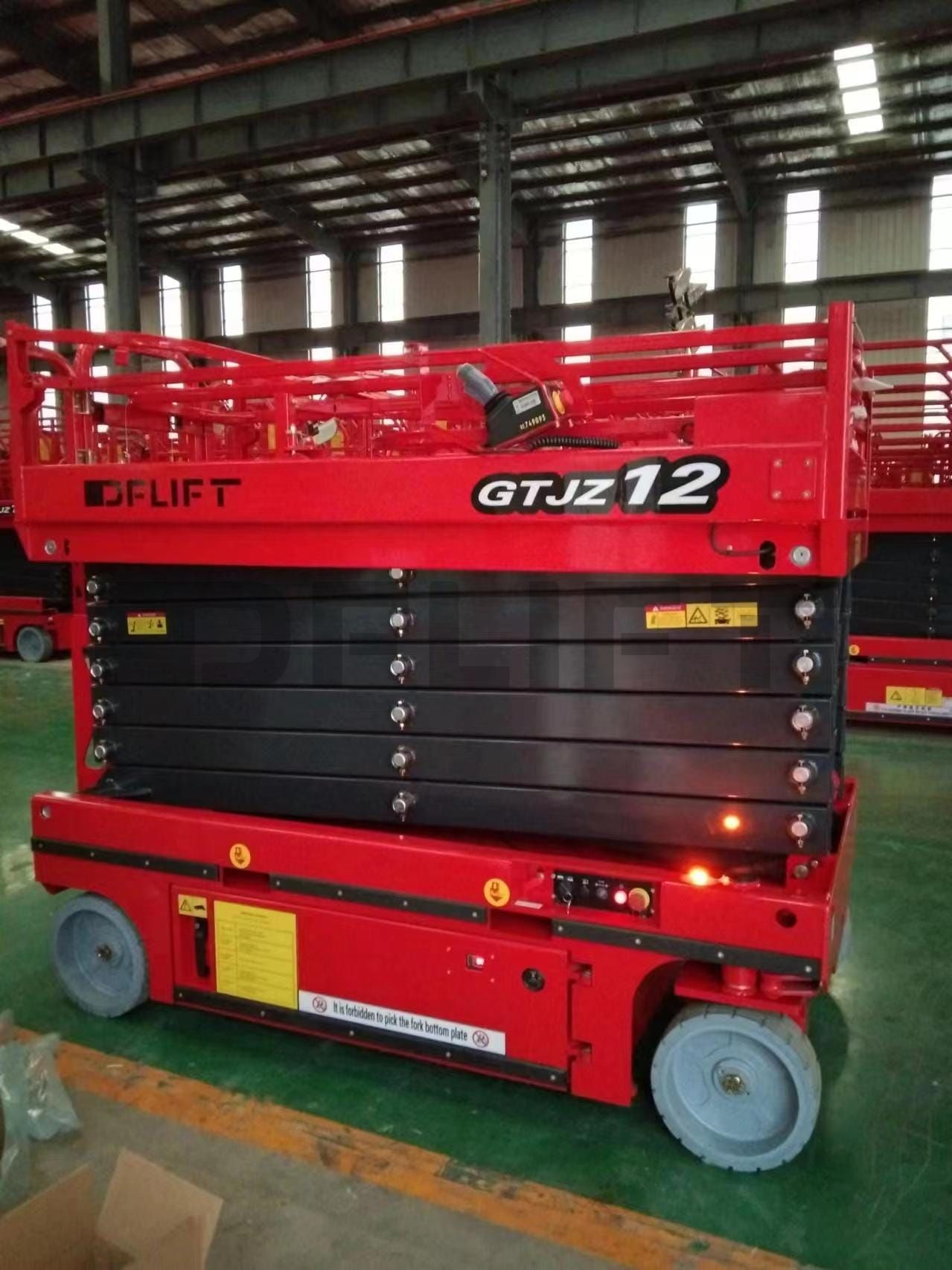 GTJZ12 self propelled scissor lift 1