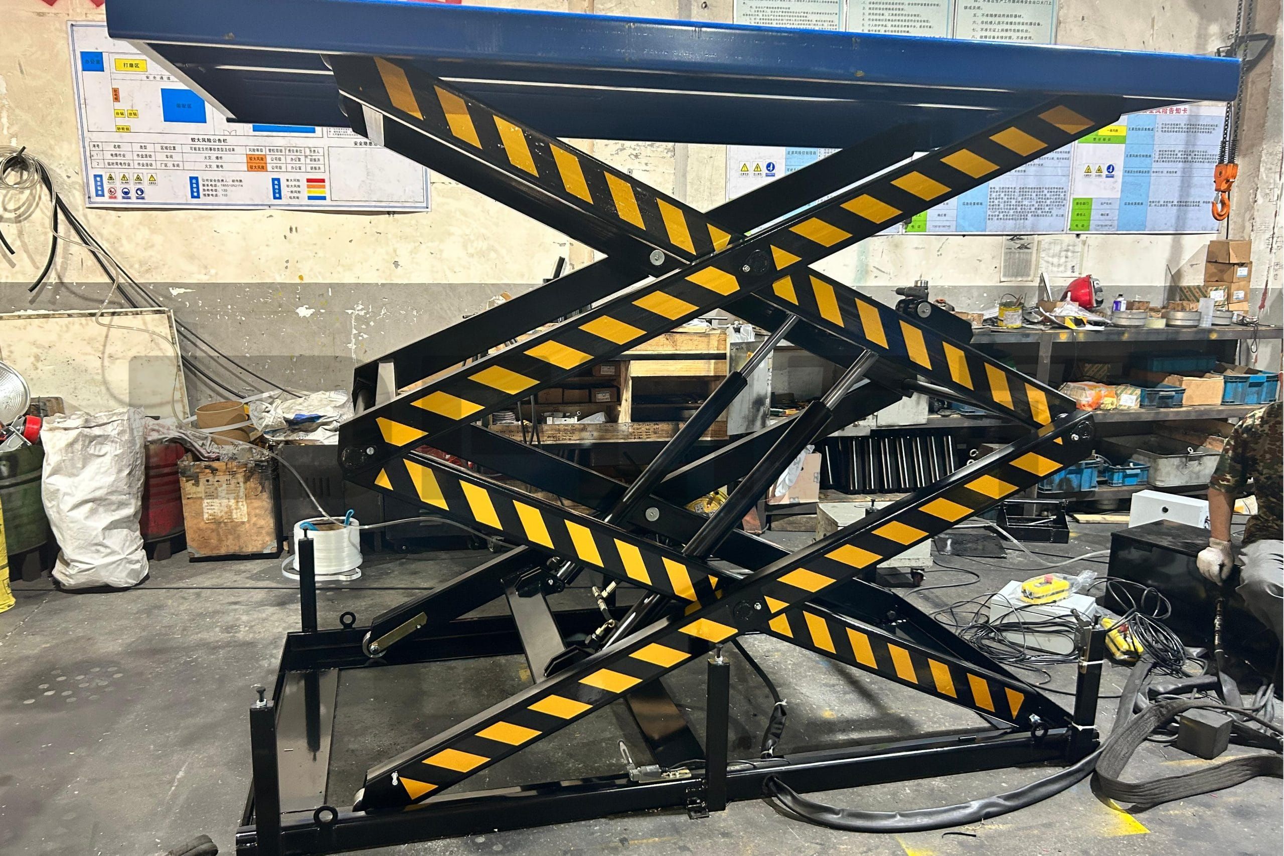 Stationary Scissor Lift scaled