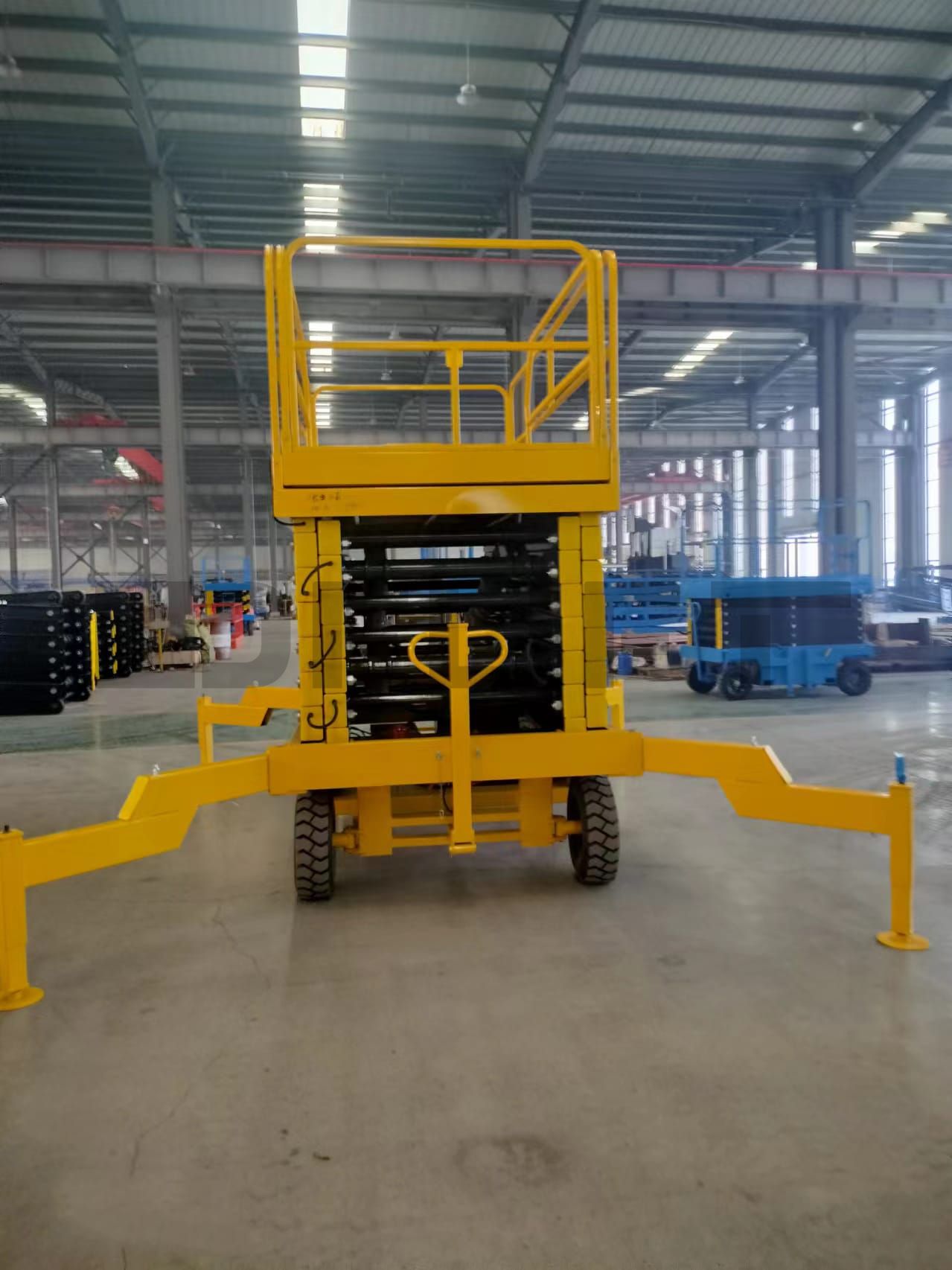 towable scissor lift 2